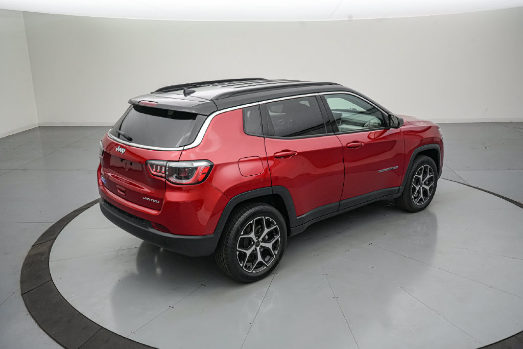 Used 2025 Jeep Compass Limited AWD/4WD image 4