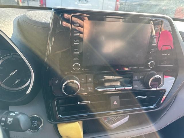 Used 2022 Toyota Highlander XLE AWD/4WD image 15