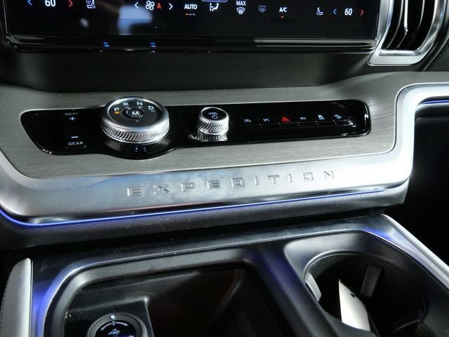 Certified 2025 Ford Expedition Max Platinum w/ Driver's Package AWD/4WD image 18