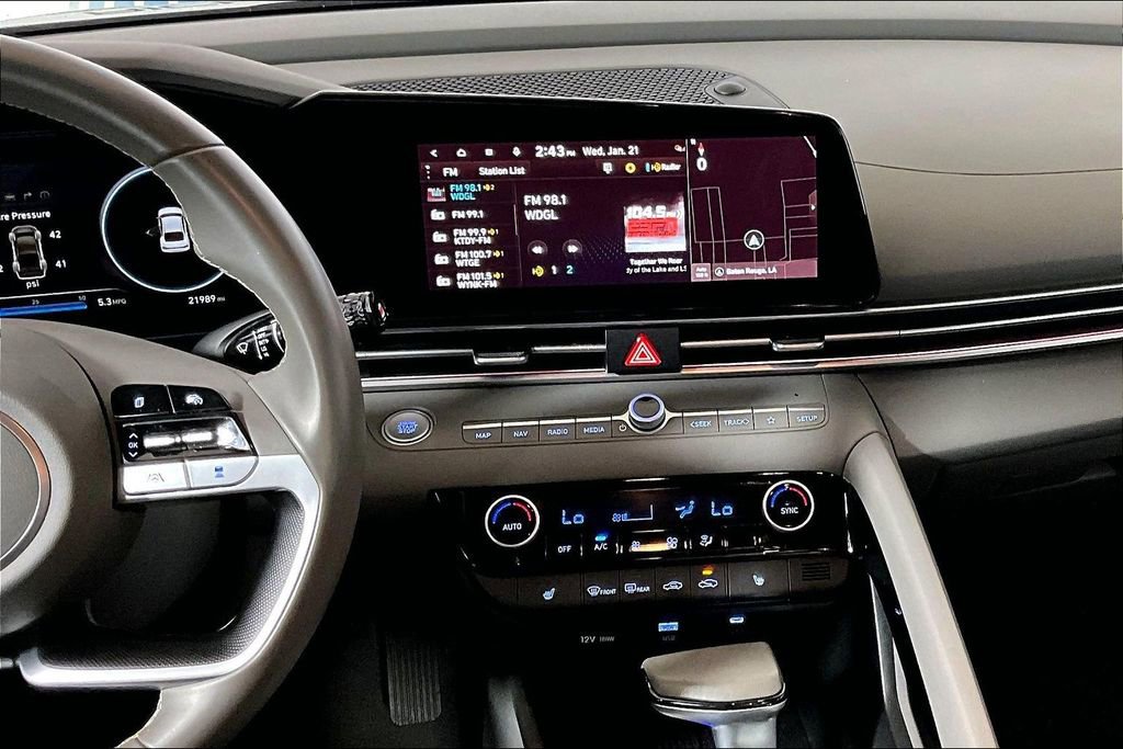 Used 2025 Hyundai Elantra SEL image 5