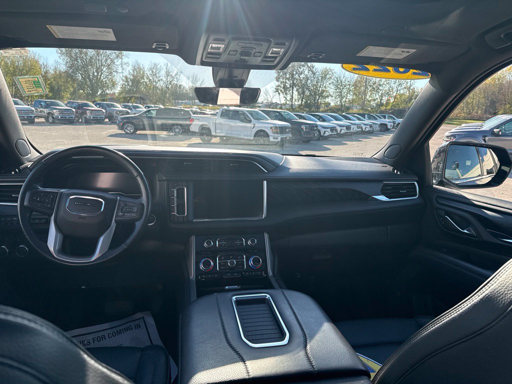 Used 2022 GMC Yukon Denali w/ Advanced Technology Package AWD/4WD image 16