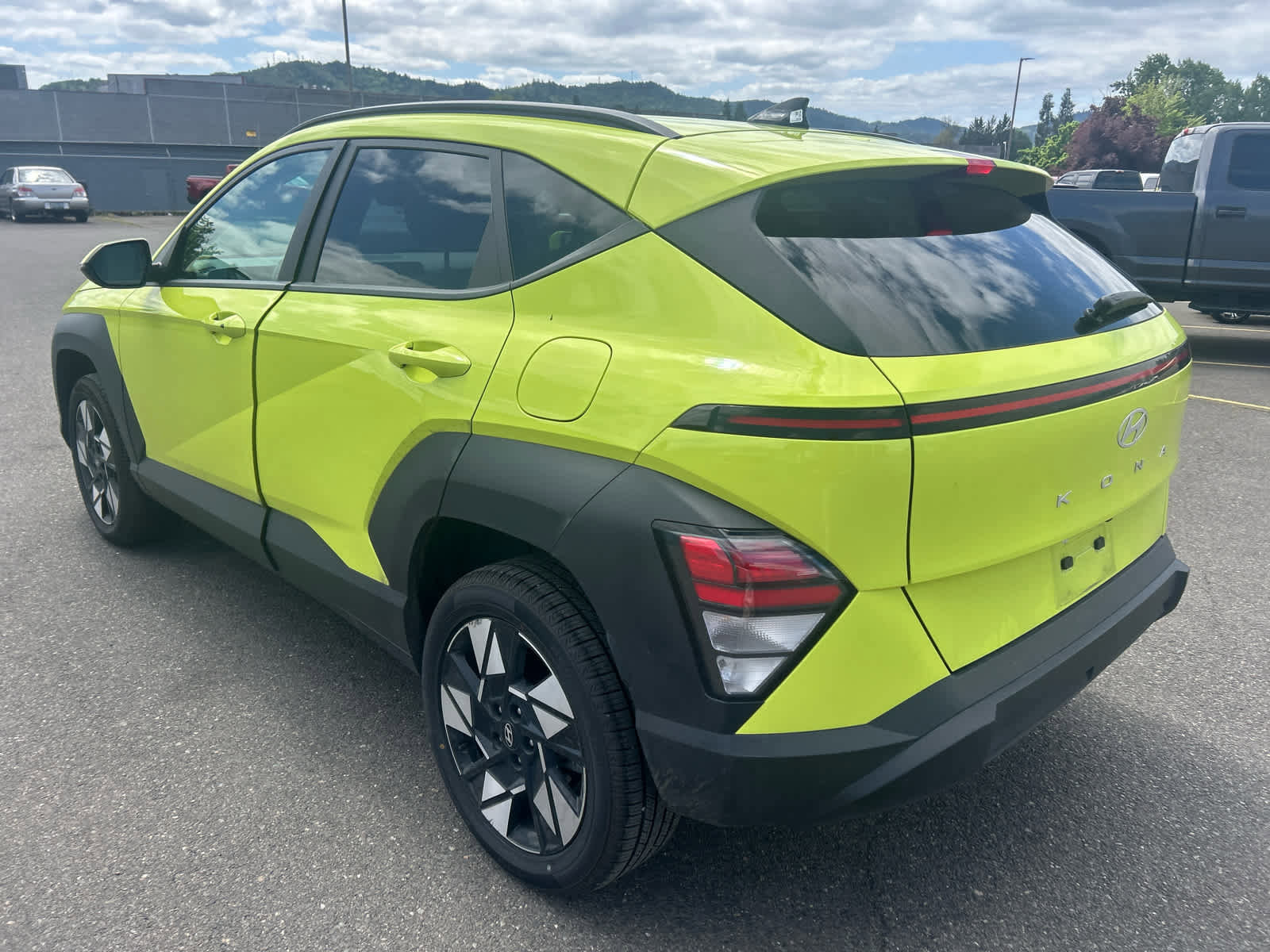 Used 2025 Hyundai Kona SEL AWD/4WD image 3