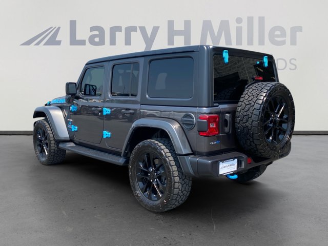 Used 2022 Jeep Wrangler Unlimited Sahara w/ Cold Weather Group AWD/4WD image 3