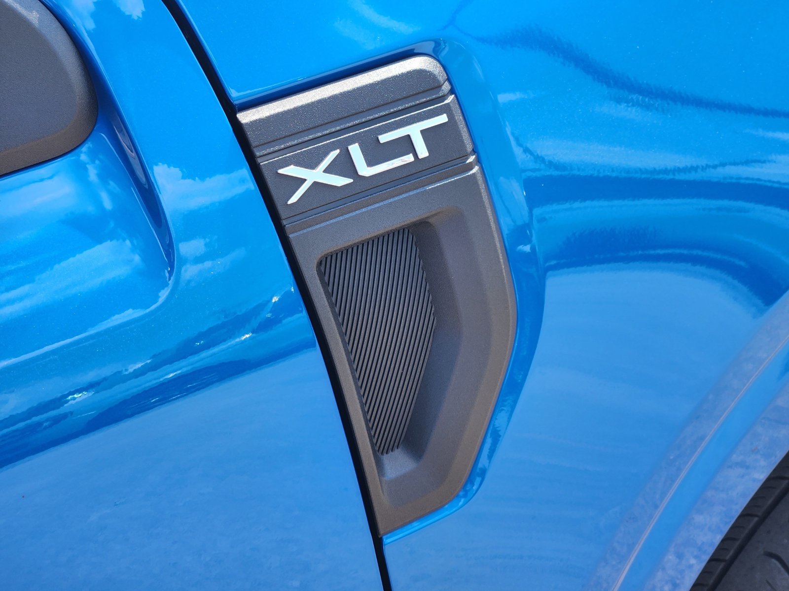 Certified 2025 Ford Maverick XLT w/ XLT Luxury Package FWD image 13