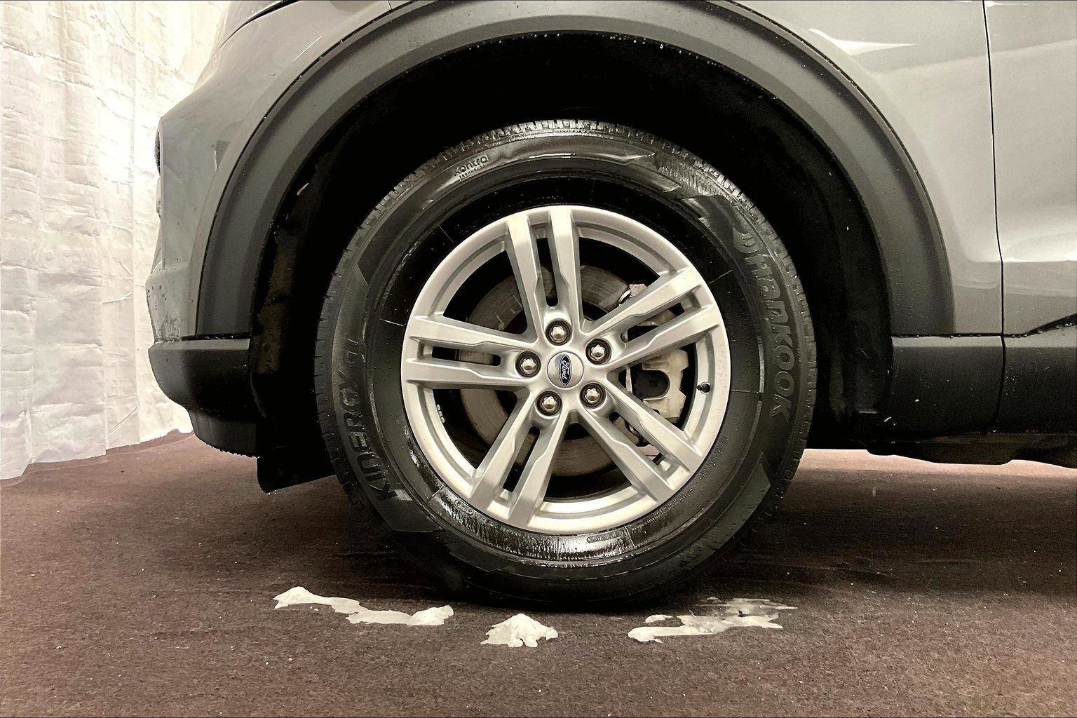 Certified 2022 Ford Explorer XLT w/ Equipment Group 202A image 10