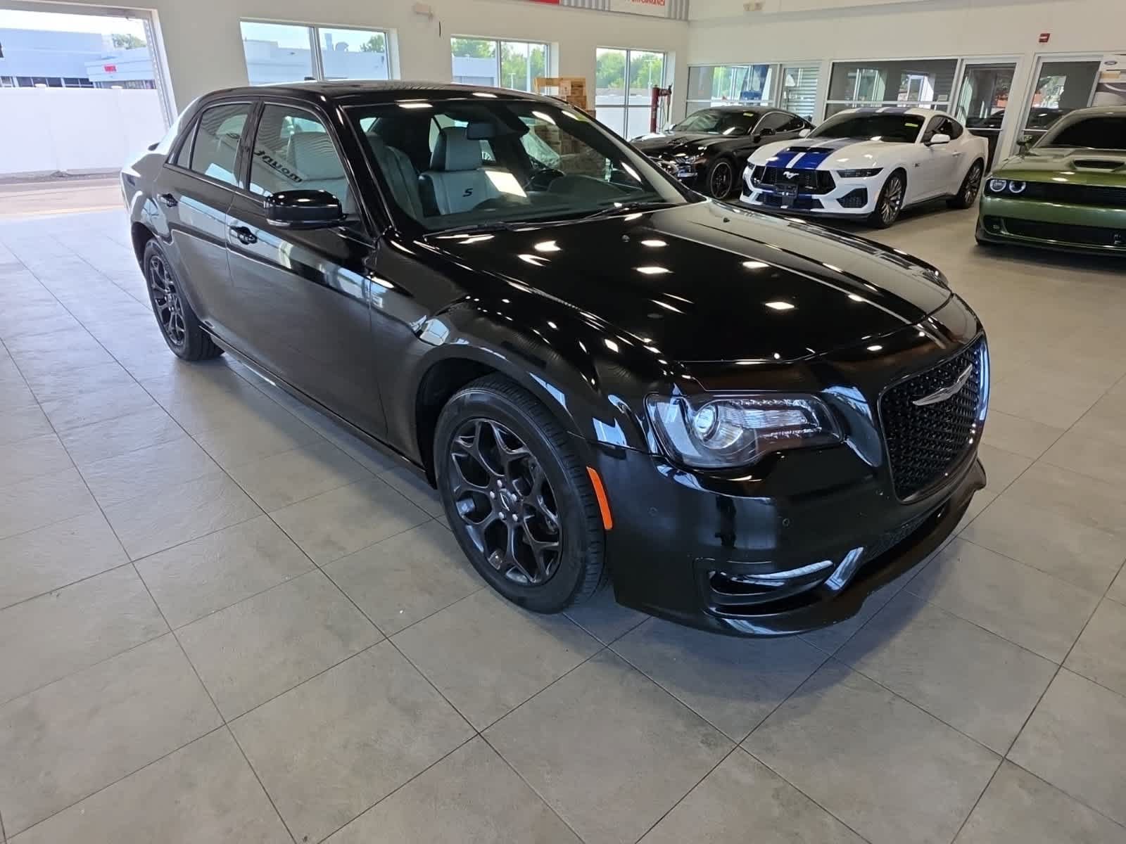 Used 2019 Chrysler 300 S w/ 300S Premium Group 2 AWD/4WD image 4