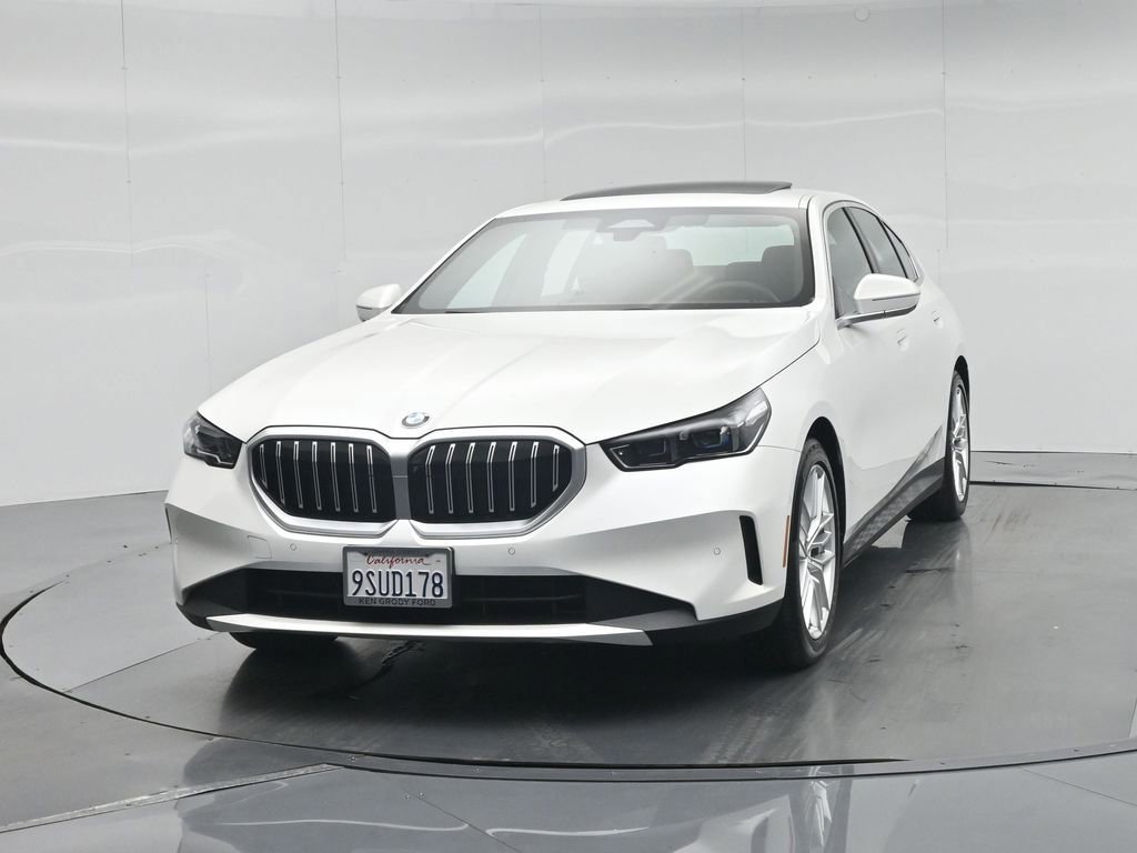 Used 2025 BMW 530i xDrive w/ Premium Package image 27