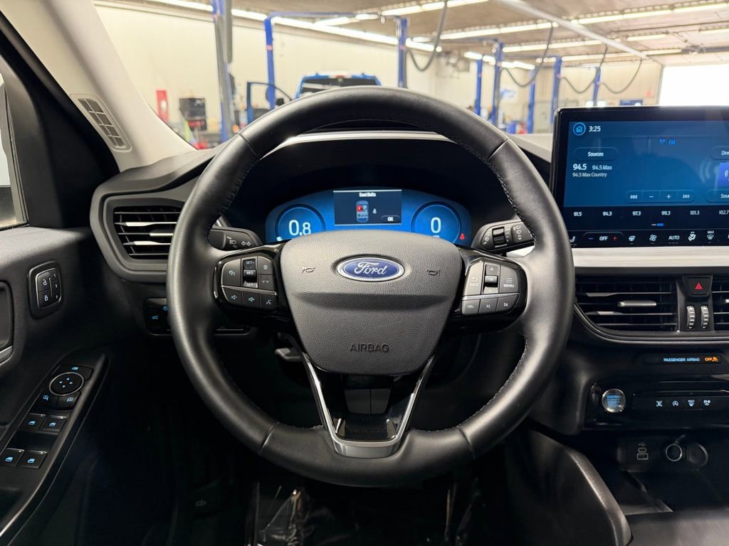 Certified 2025 Ford Escape Platinum AWD/4WD image 18