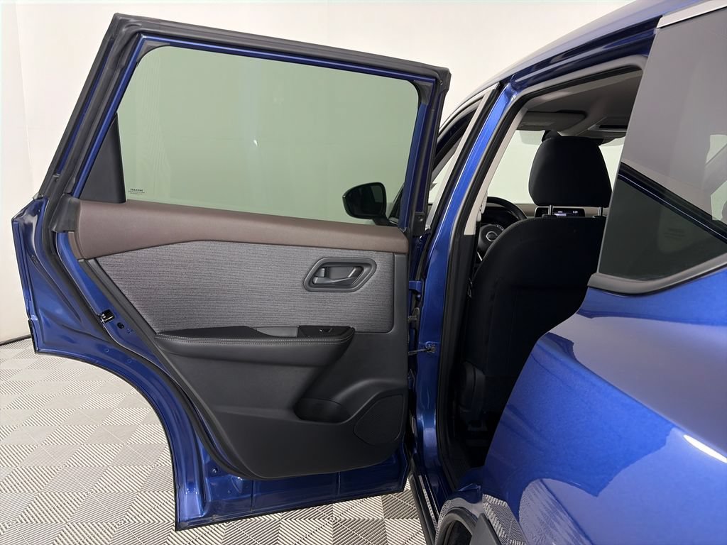 Used 2021 Nissan Rogue S AWD/4WD image 12