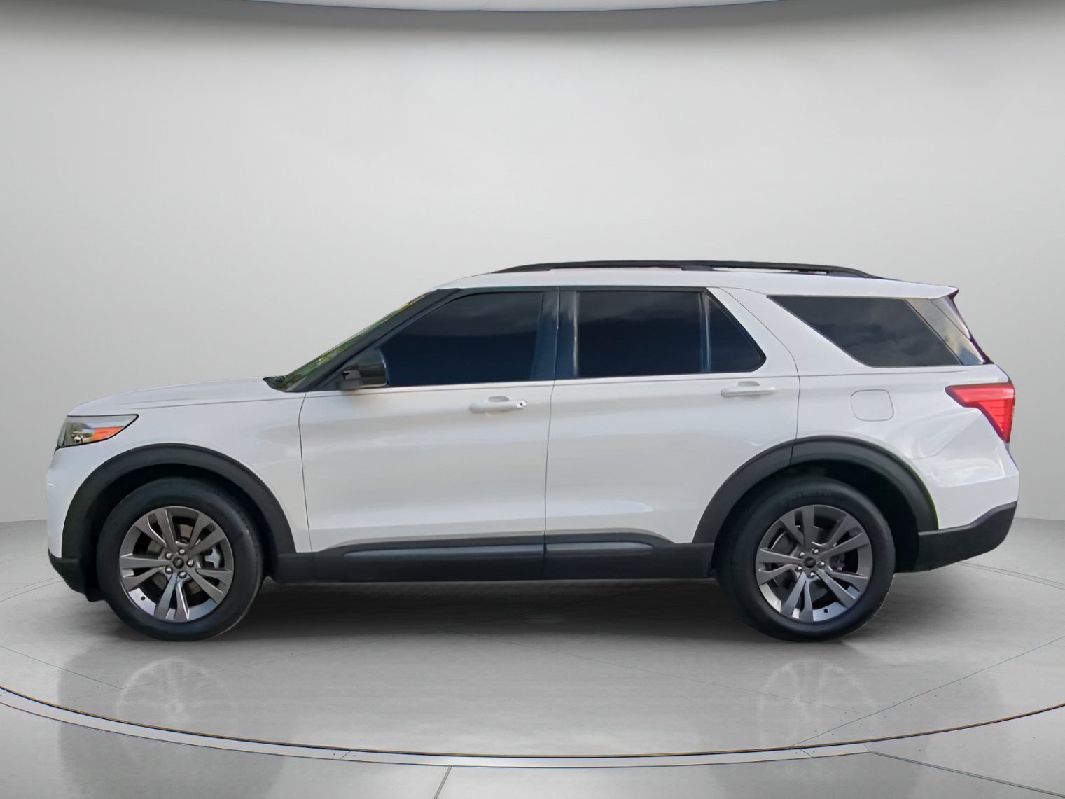 Certified 2022 Ford Explorer XLT w/ Equipment Group 202A RWD image 16