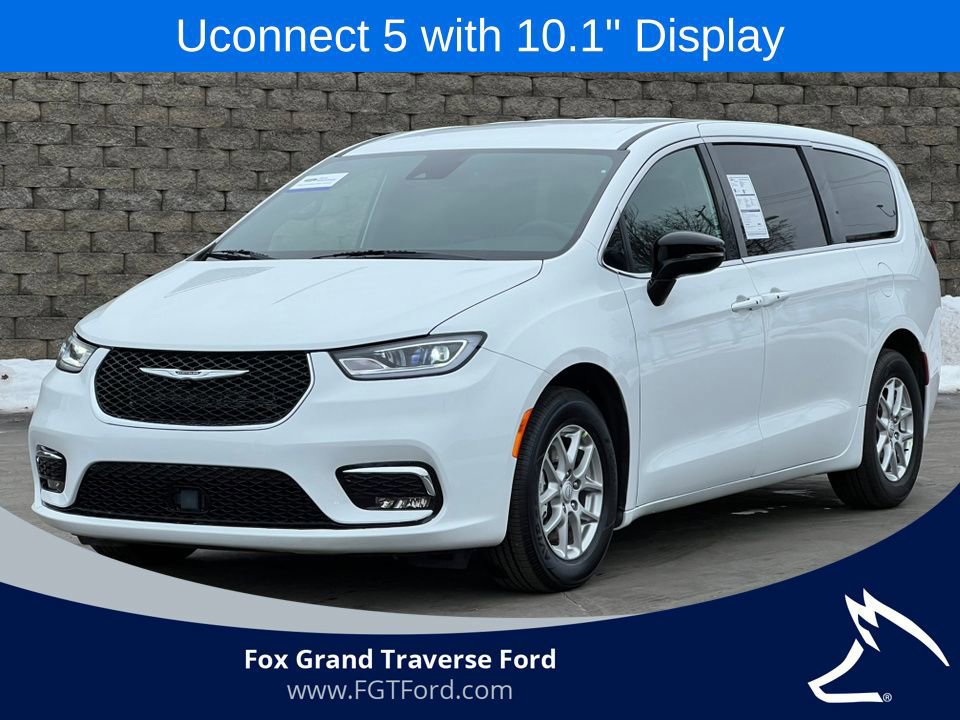 Used 2026 Chrysler Pacifica Select image 6