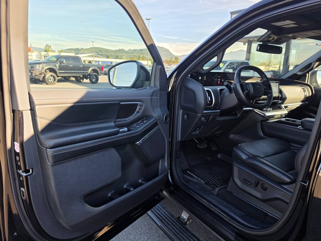 Certified 2025 Ford Expedition Max Platinum w/ Stealth Performance Package AWD/4WD image 15