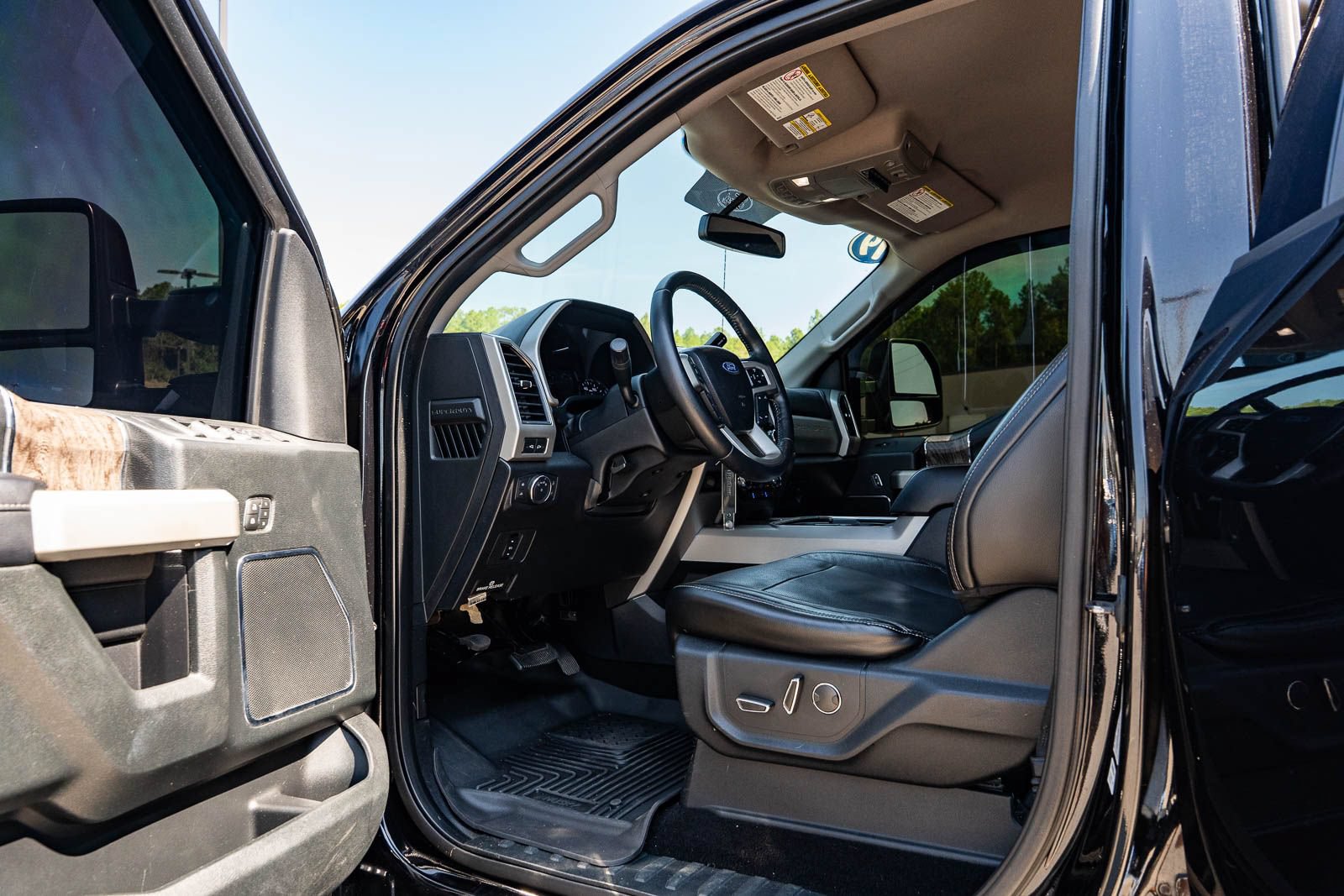 Certified 2019 Ford F250 Lariat w/ Lariat Value Package AWD/4WD image 17