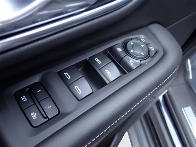 Used 2023 GMC Yukon SLT w/ SLT Premium Package AWD/4WD image 18