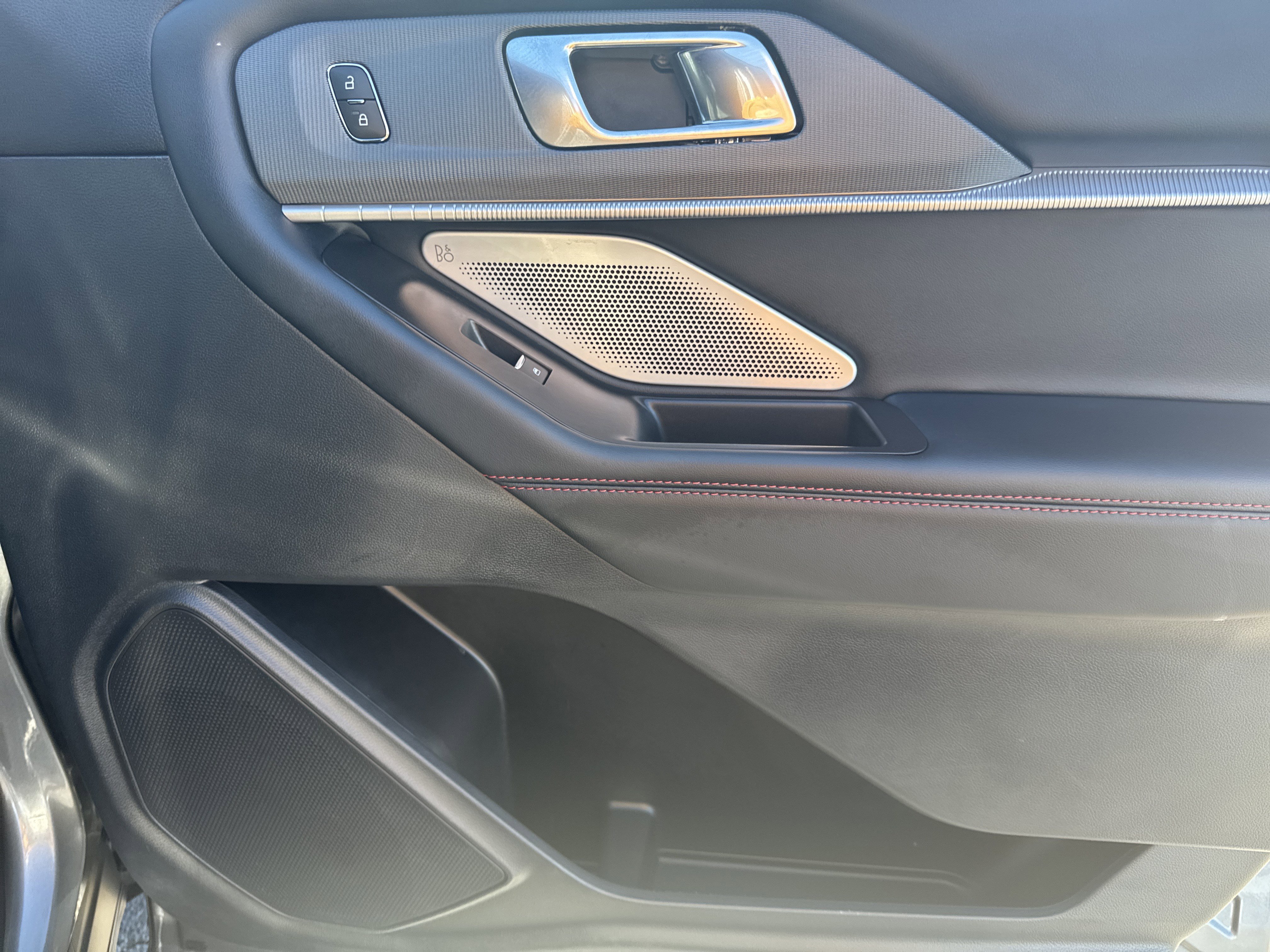 Certified 2025 Ford Explorer ST image 14