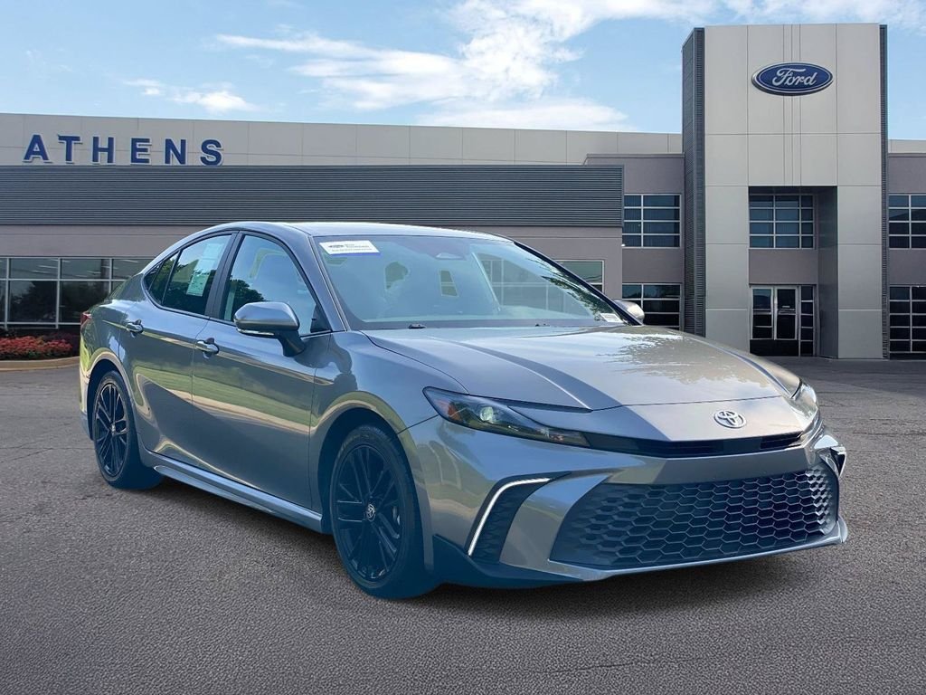 Used 2025 Toyota Camry SE w/ Convenience Package FWD image 1