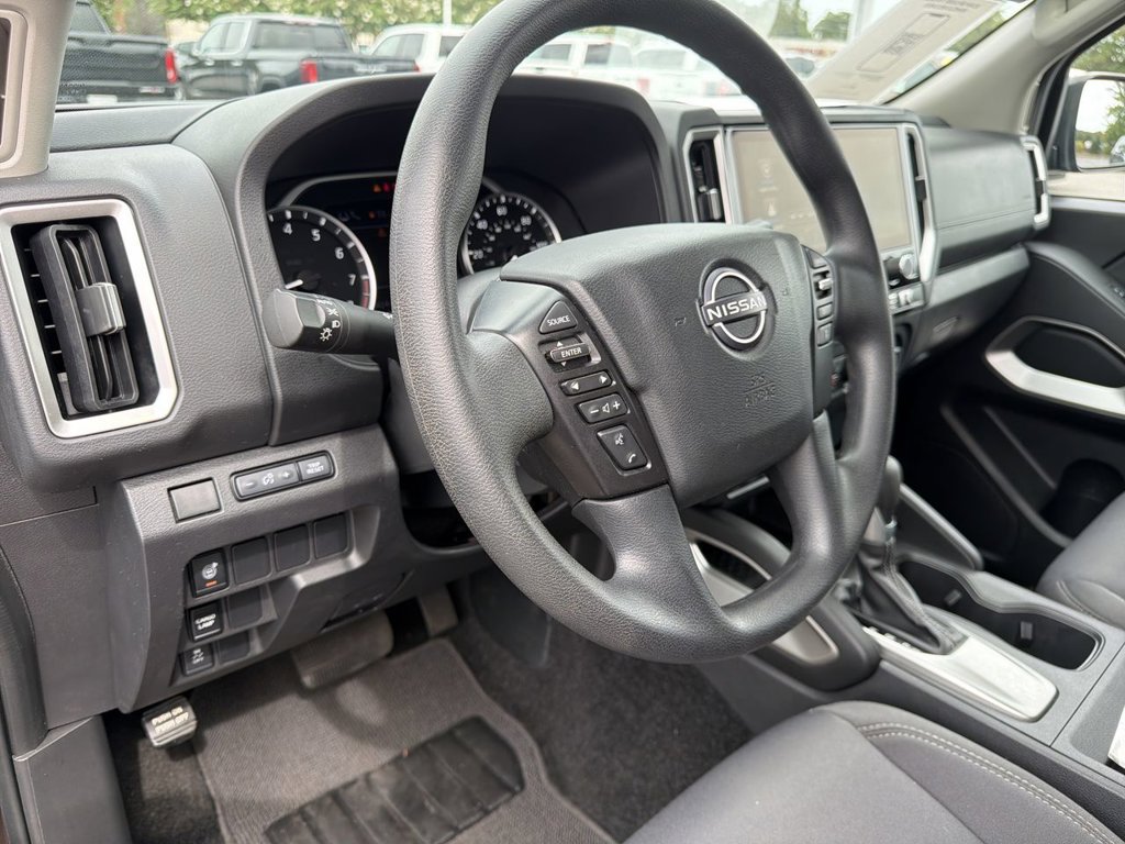 Used 2025 Nissan Frontier SV RWD image 12