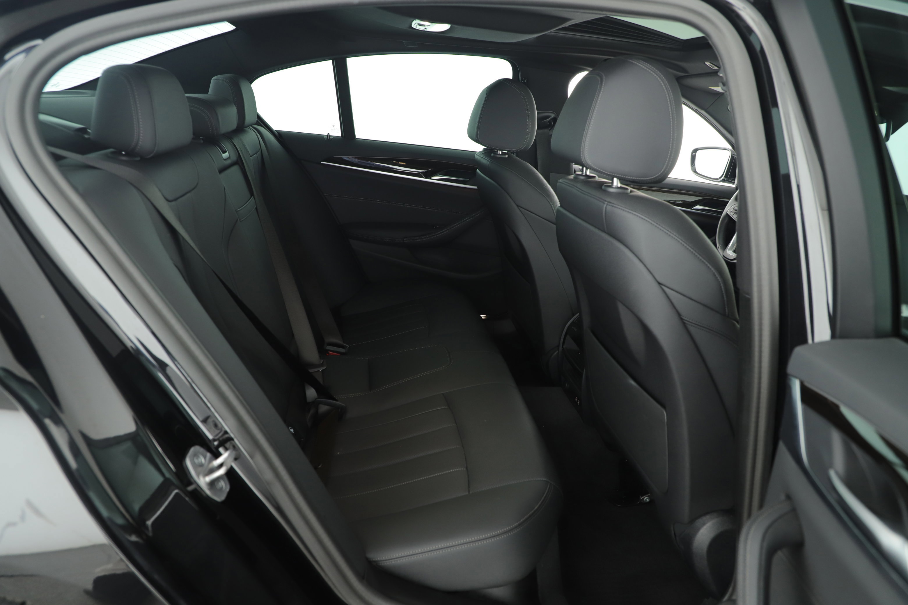 Used 2023 BMW 530i w/ Convenience Package image 15