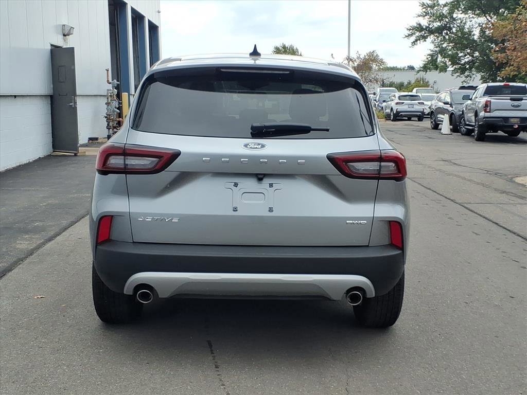Certified 2024 Ford Escape Active image 3