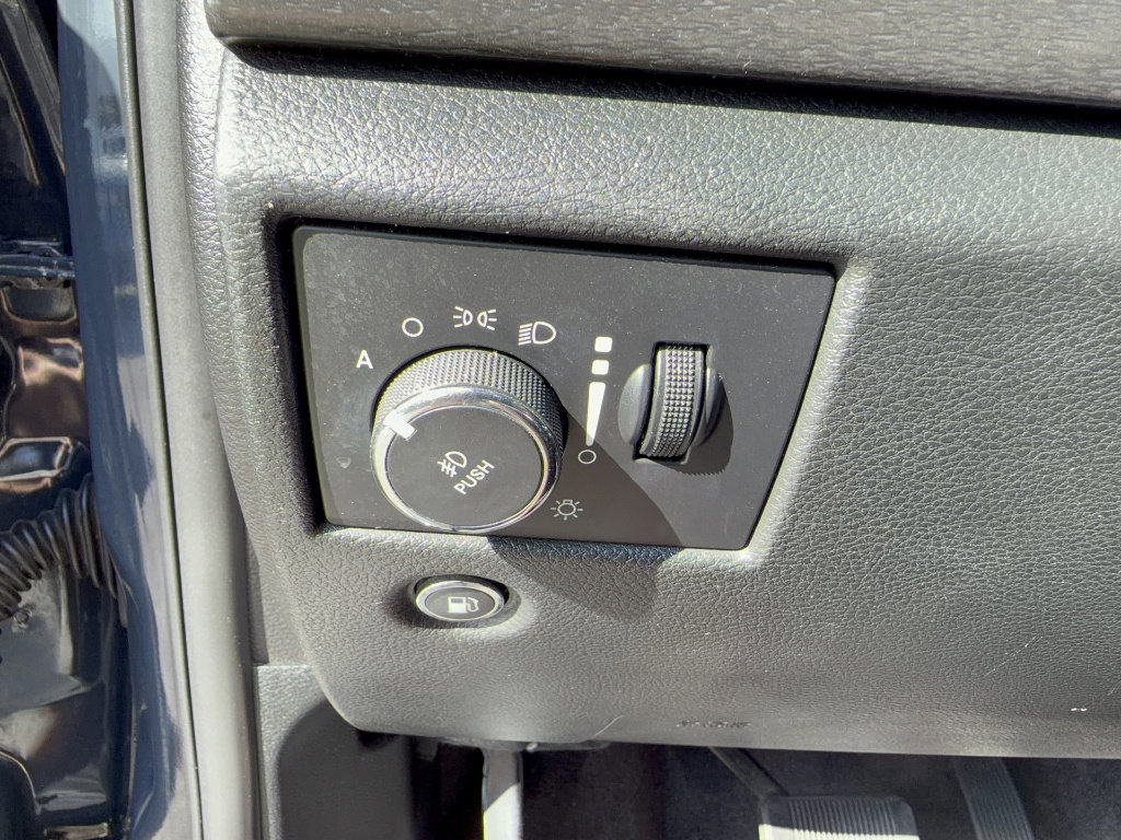 Used 2018 Jeep Grand Cherokee Altitude image 25