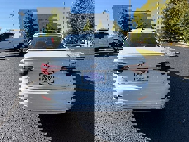 Used 2021 Volkswagen Jetta SE w/ SE Cold Weather Package image 5