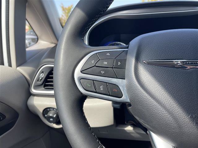 Used 2024 Chrysler Pacifica Touring-L FWD image 13