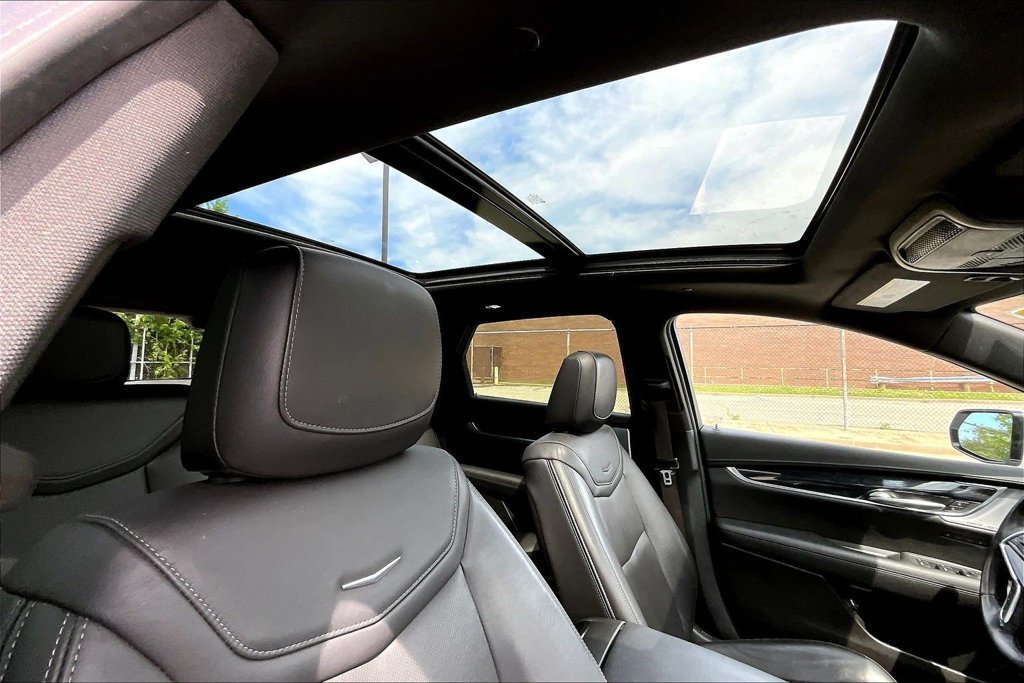 Used 2023 Cadillac XT5 Premium Luxury w/ LPO, Floor Liner Package AWD/4WD image 21