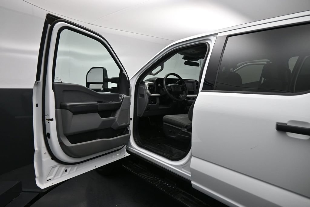 Certified 2025 Ford F350 XLT AWD/4WD image 9