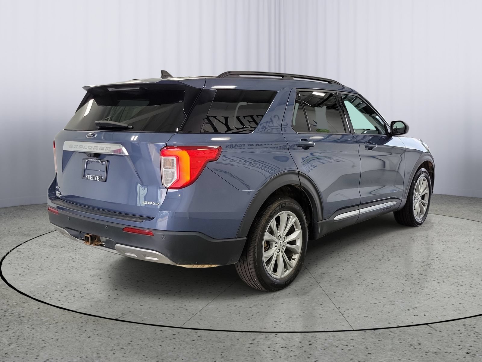 Certified 2021 Ford Explorer XLT w/ Equipment Group 202A AWD/4WD image 2