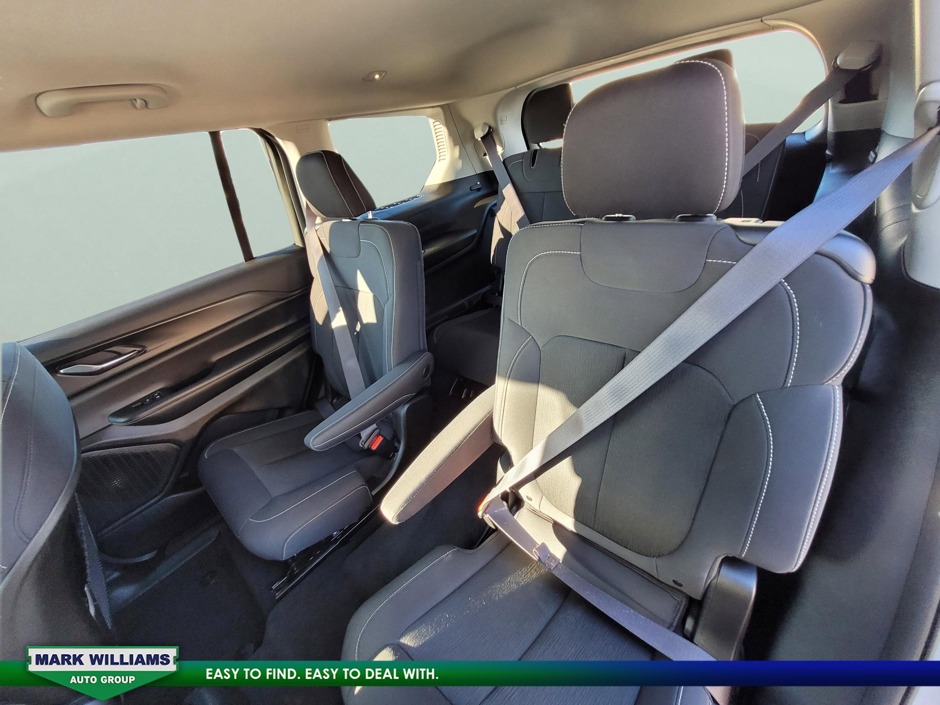 Used 2024 Jeep Grand Cherokee L Laredo image 18