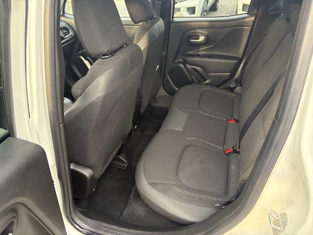 Used 2023 Jeep Renegade Latitude w/ Premium Group image 12