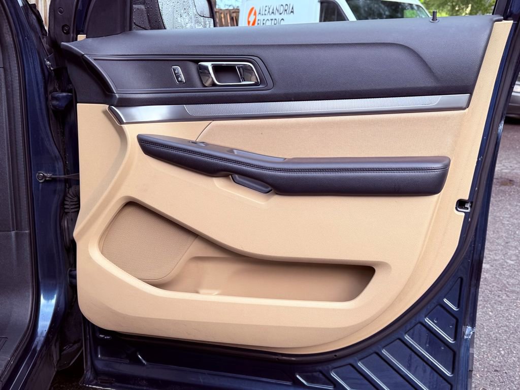 Certified 2017 Ford Explorer 4WD image 7