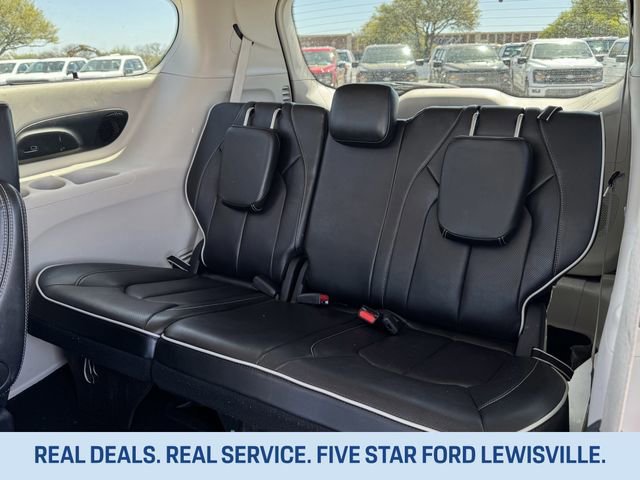 Used 2024 Chrysler Pacifica Limited image 28