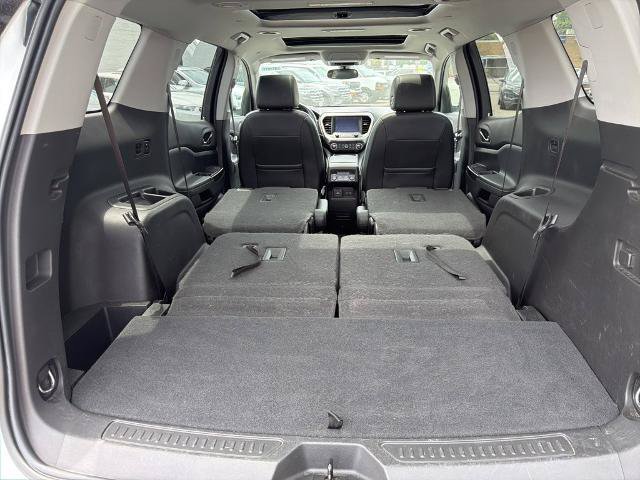 Used 2020 GMC Acadia SLT w/ LPO, Floor Liner Package AWD/4WD image 35