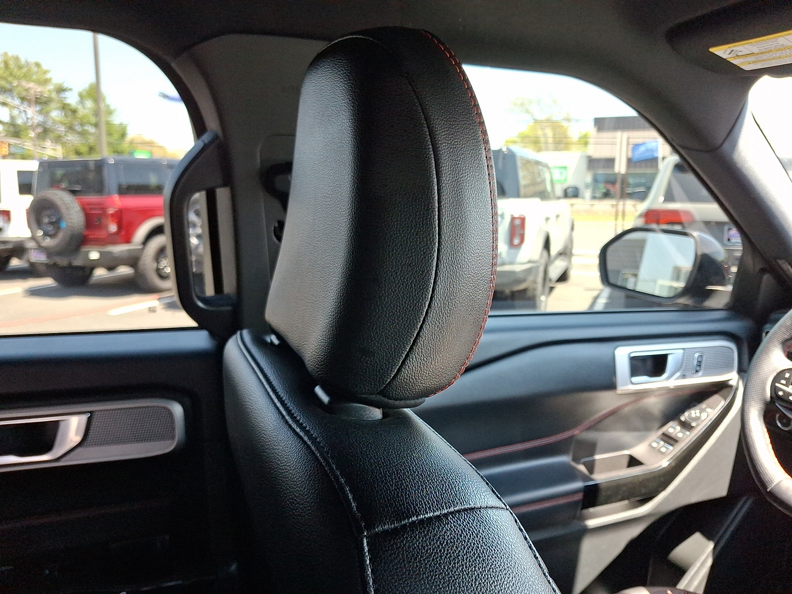 Certified 2022 Ford Explorer ST-Line AWD/4WD image 13