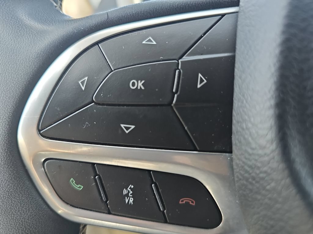 Used 2024 Chrysler Pacifica Touring-L FWD image 17