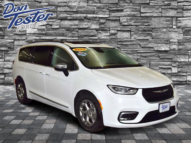 Used 2023 Chrysler Pacifica Limited image 7