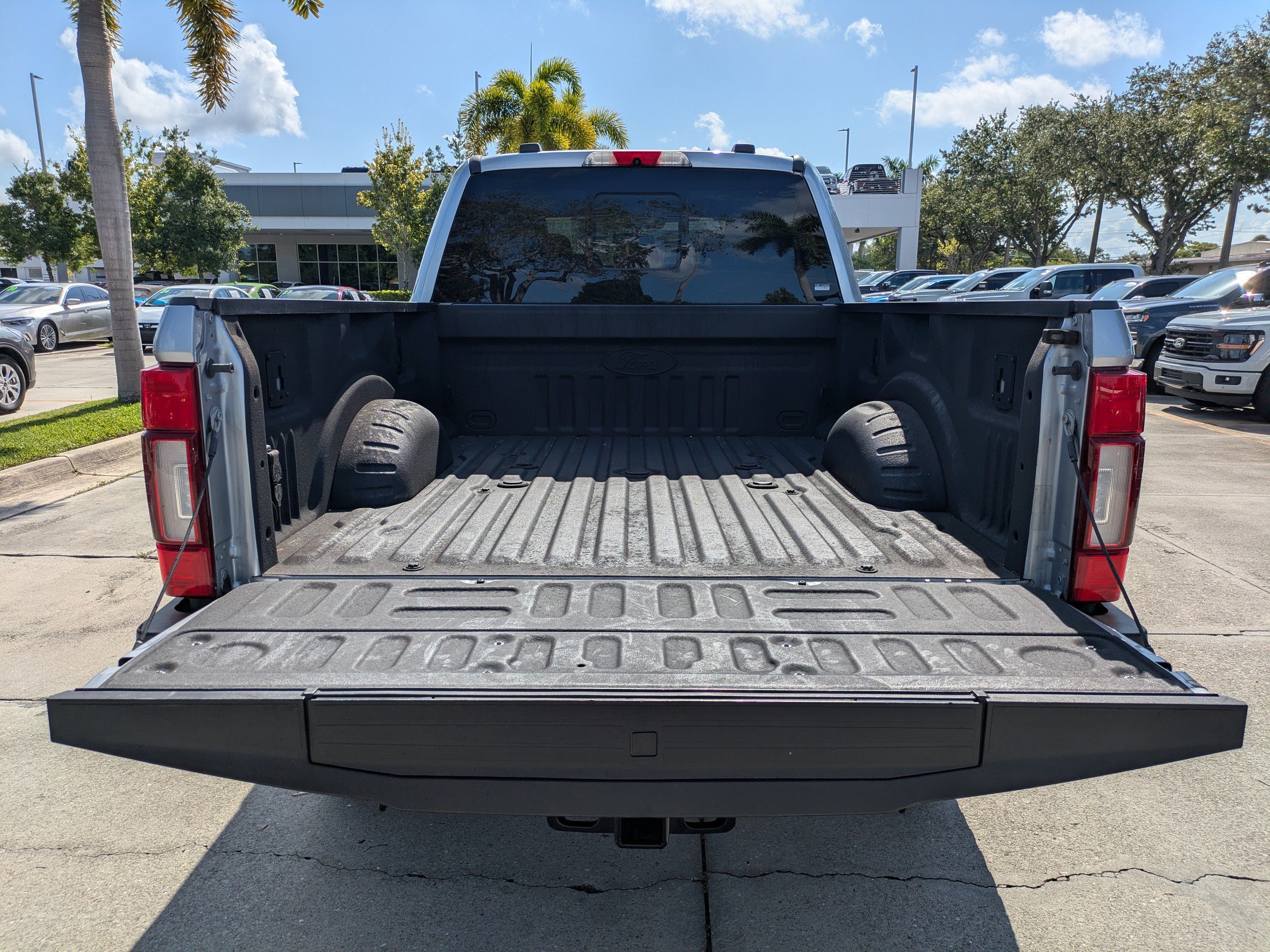 Certified 2022 Ford F250 Platinum w/ Tremor Off-Road Package AWD/4WD image 13
