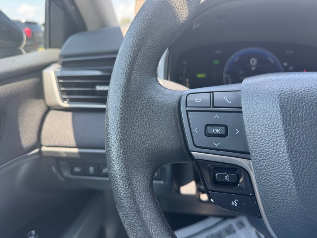 Used 2025 Toyota Camry LE FWD image 38