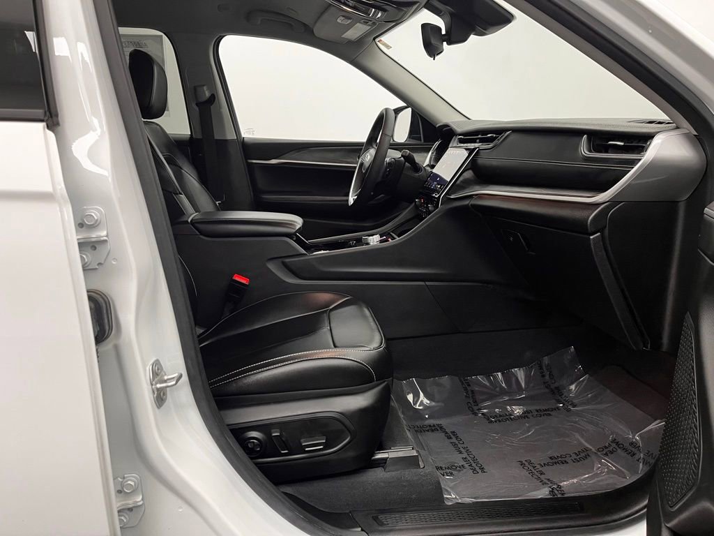 Used 2023 Jeep Grand Cherokee L Limited w/ Black Appearance Package image 27