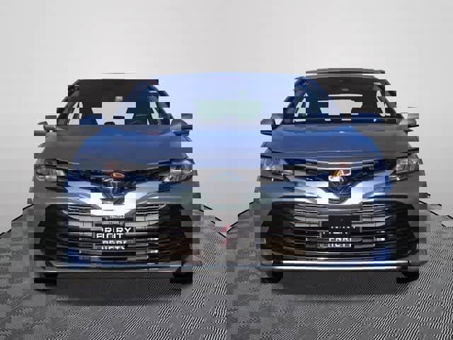 Used 2020 Toyota Camry LE w/ Convenience Package image 5