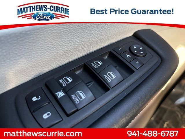 Used 2023 Chrysler Pacifica Limited image 26