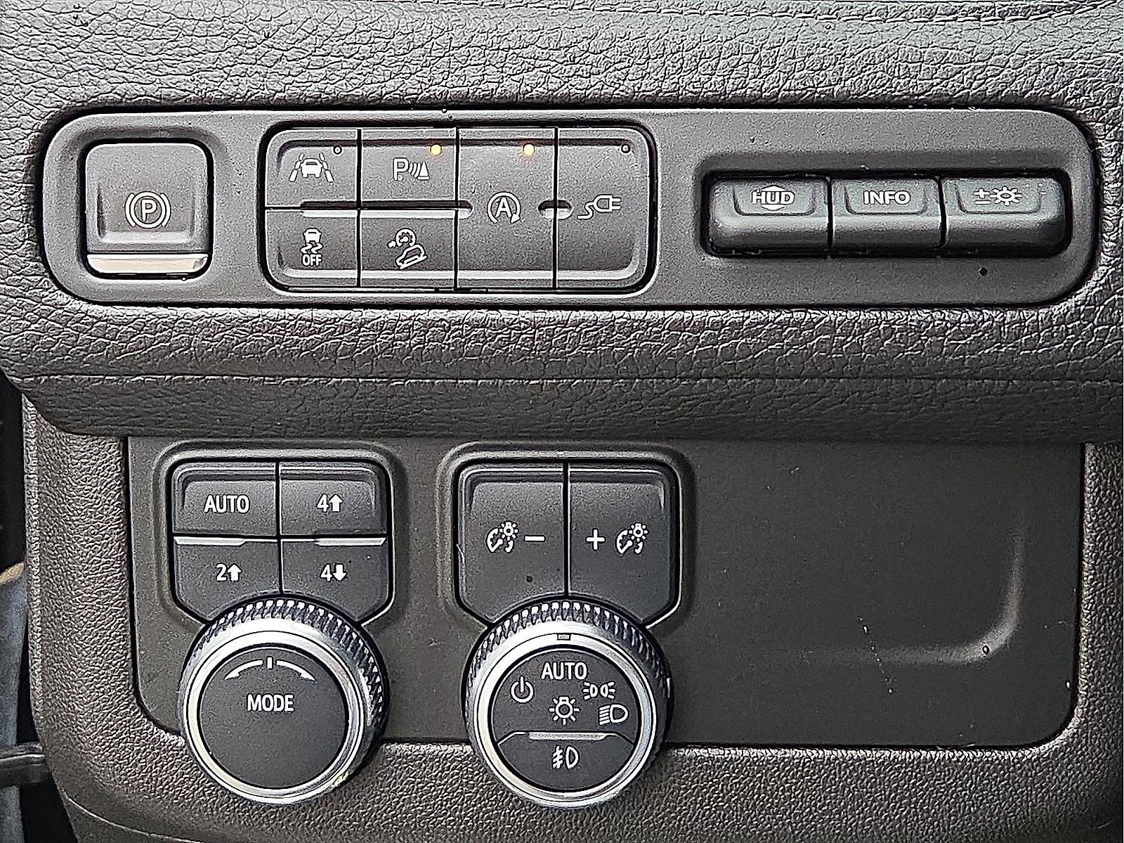 Used 2021 GMC Yukon XL Denali w/ Denali Premium Package image 22