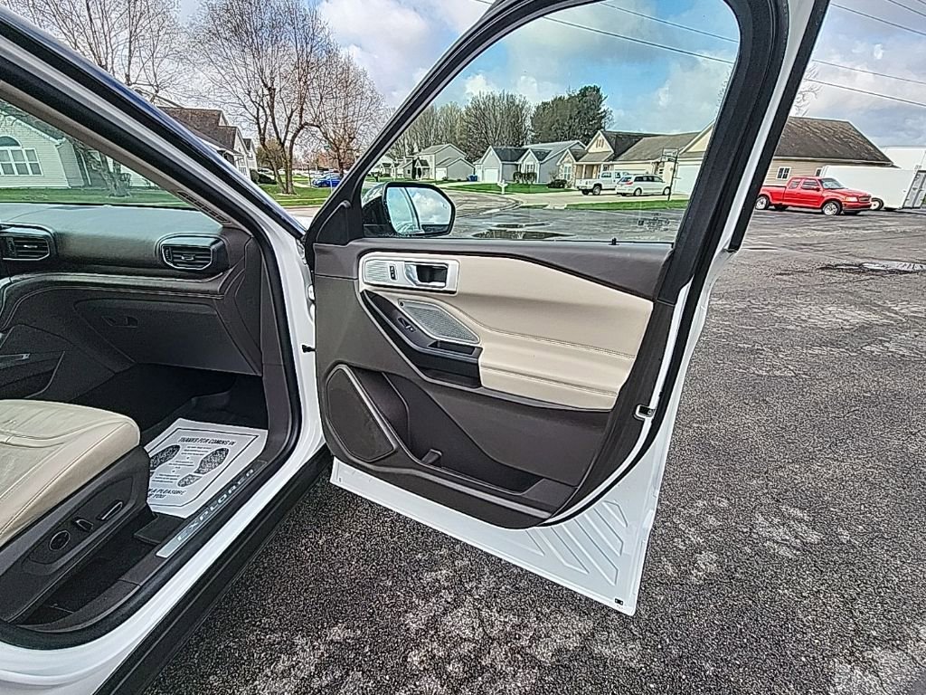 Certified 2020 Ford Explorer Platinum w/ Premium Technology Package AWD/4WD image 19