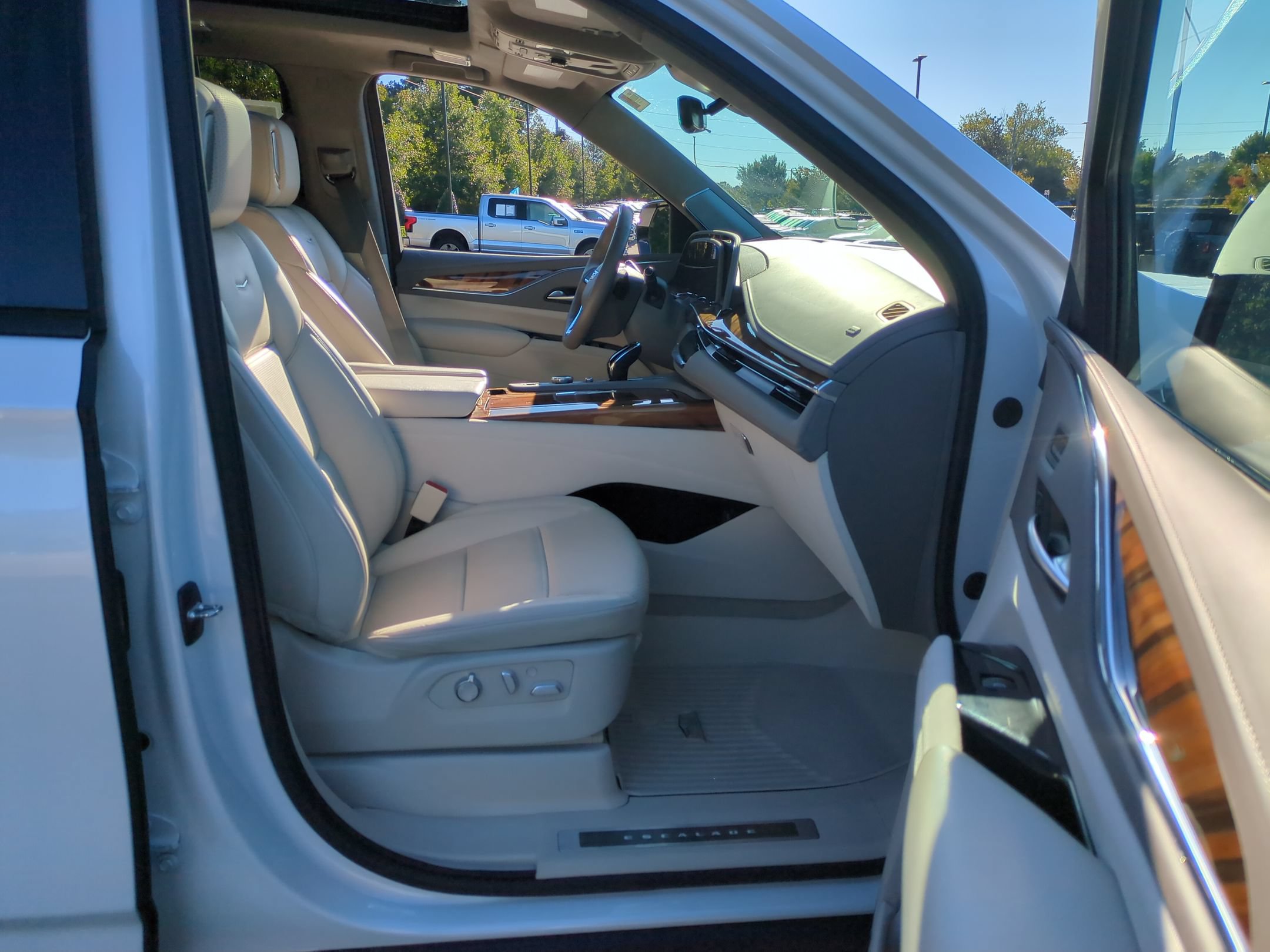 Used 2024 Cadillac Escalade ESV Sport Platinum AWD/4WD image 39