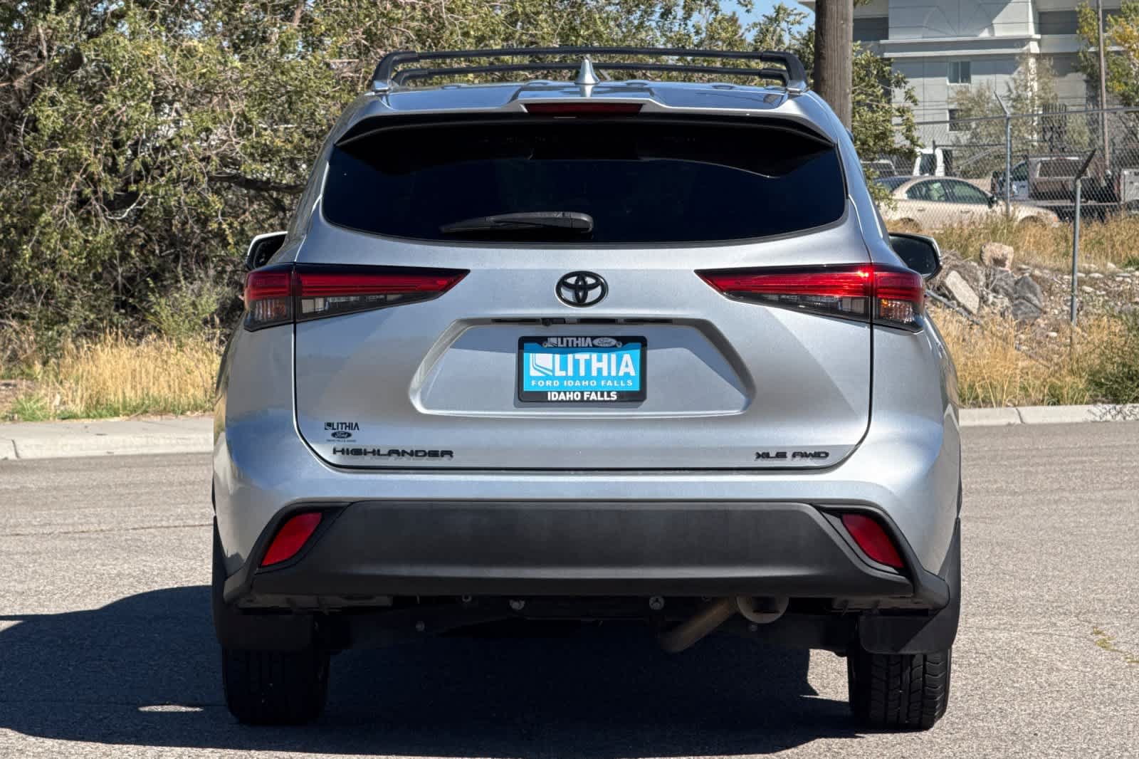 Used 2022 Toyota Highlander XLE AWD/4WD image 6