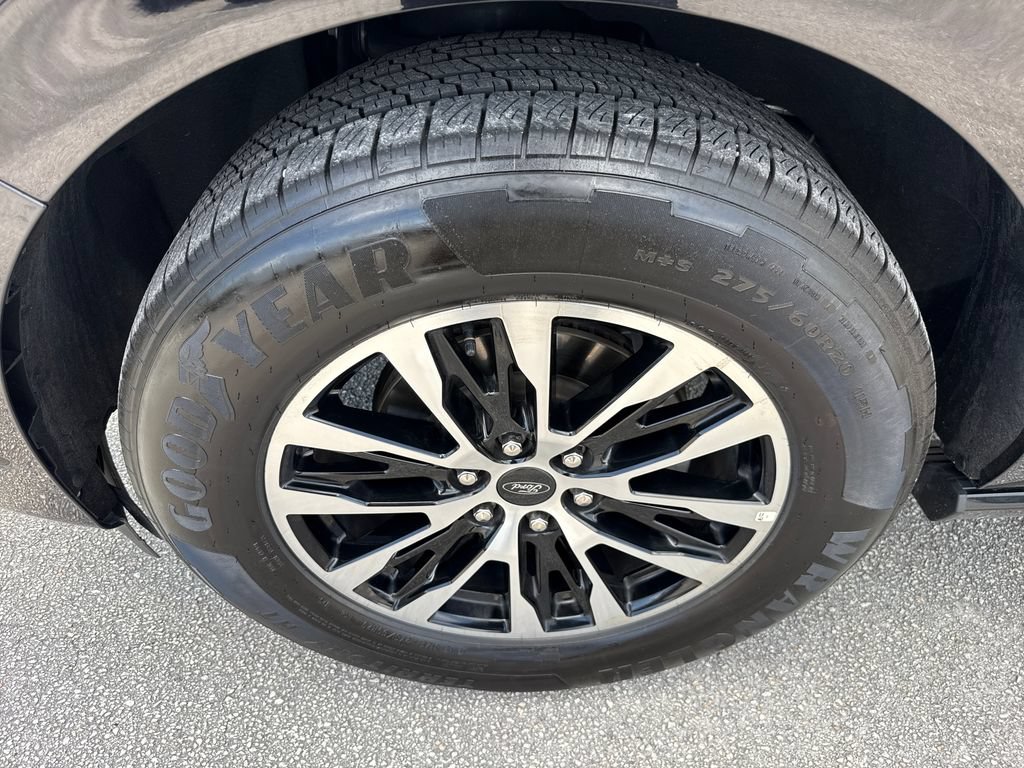 Certified 2025 Ford Expedition Platinum AWD/4WD image 14