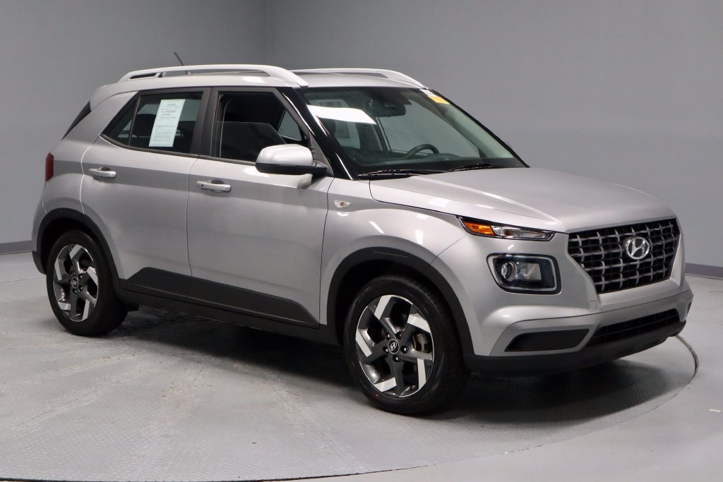 Used 2024 Hyundai Venue SEL FWD image 1