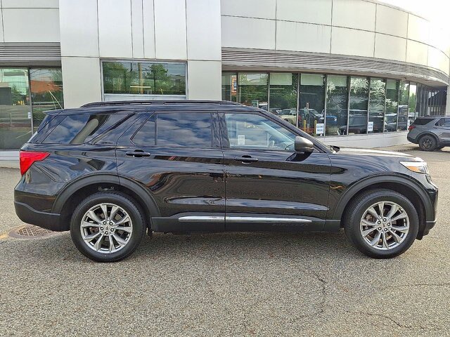 Certified 2024 Ford Explorer XLT w/ Equipment Group 202A AWD/4WD image 8