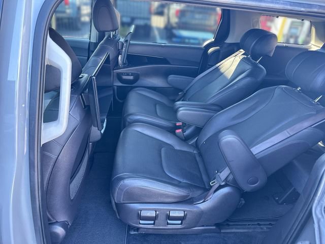 Used 2025 Kia Carnival SX Prestige image 24